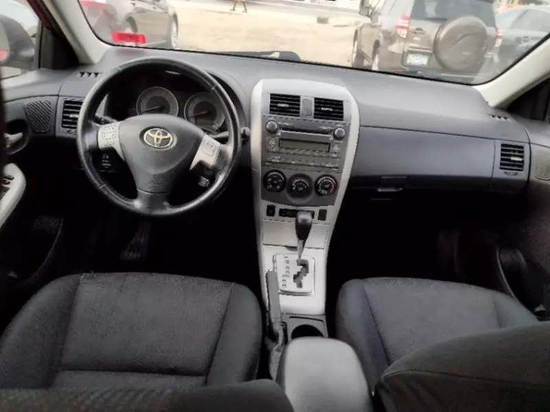Toyota Corolla   - 2010