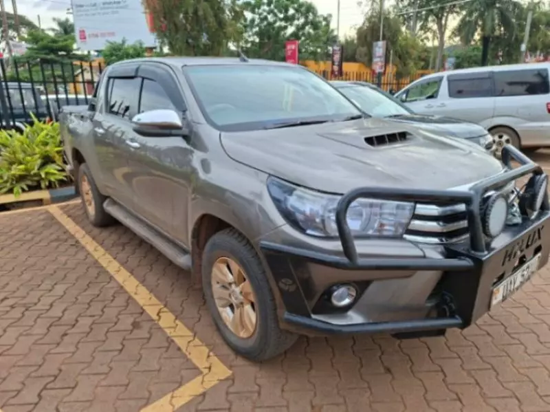 Toyota Hilux   - 2016