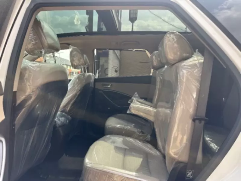 Hyundai Santa Fe   - 2013