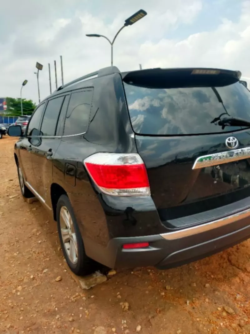 Toyota Highlander   - 2012