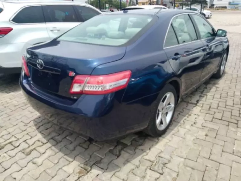 Toyota Camry   - 2010