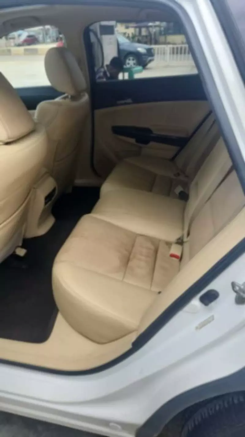 Honda Crosstour   - 2012