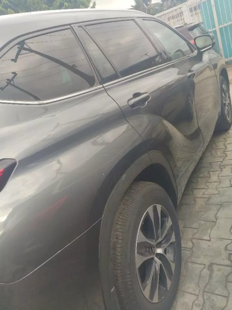 Toyota Highlander   - 2020