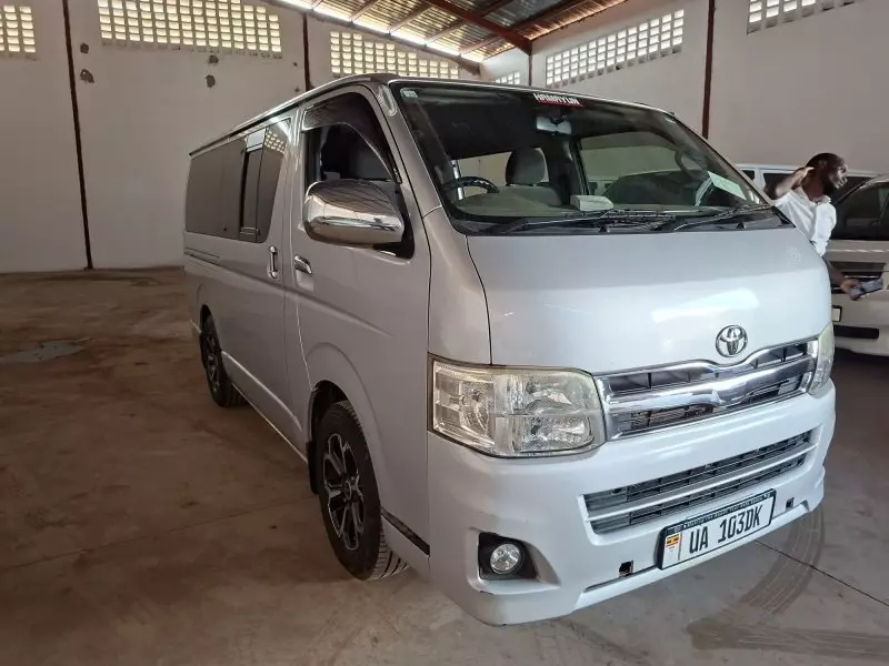 Toyota Hiace   - 2012