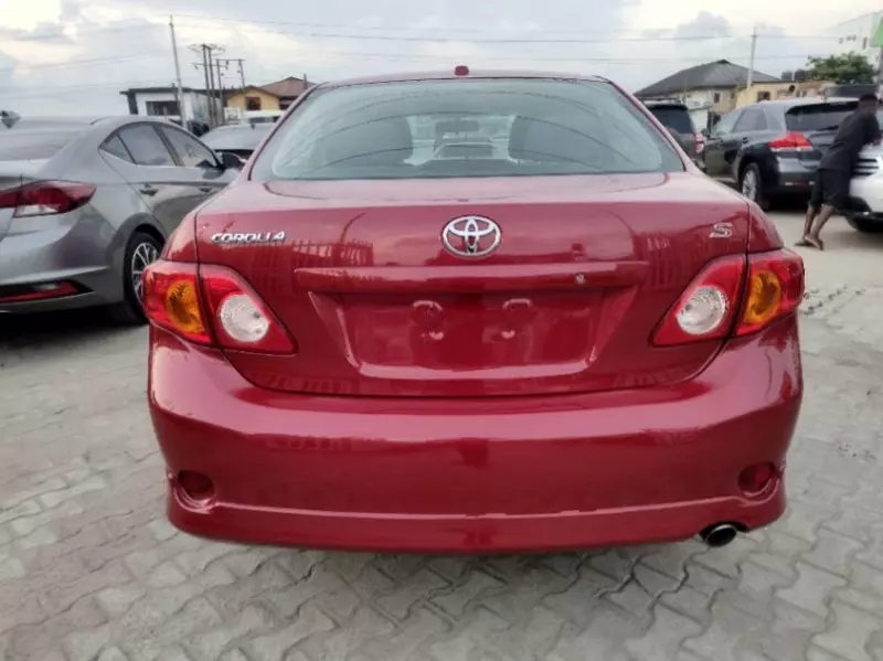 Toyota Corolla   - 2010