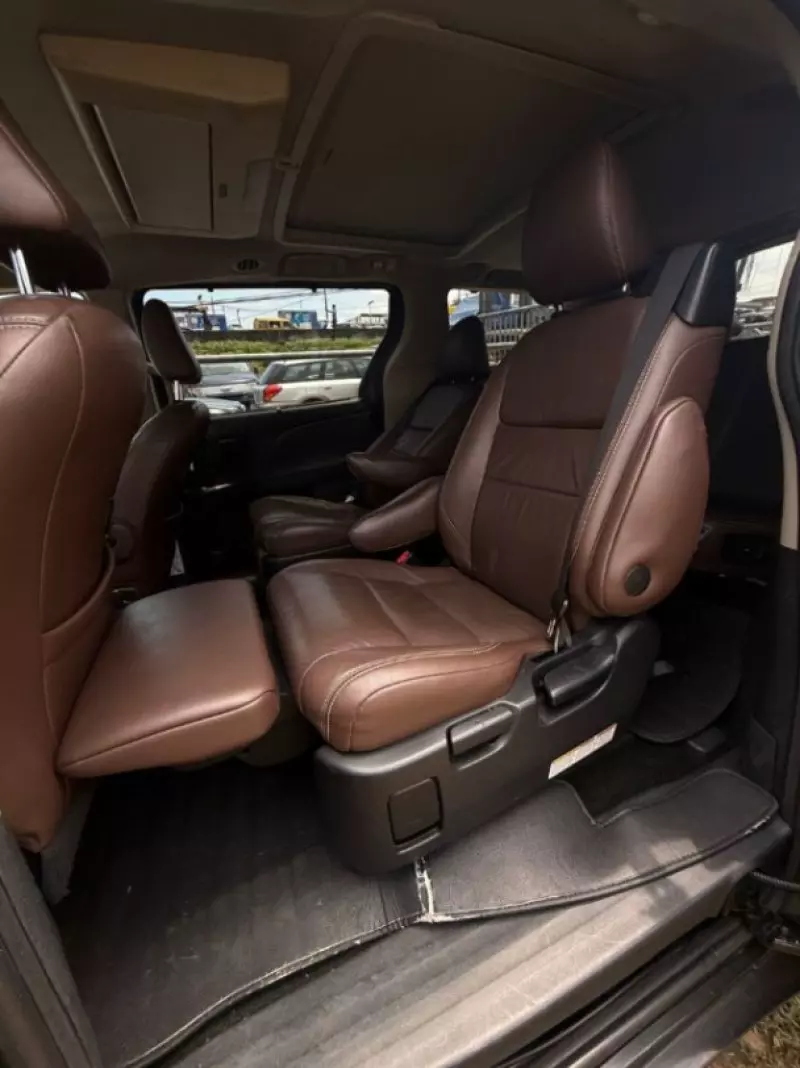 Toyota Sienna   - 2017