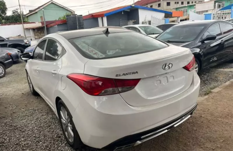 Hyundai Elantra   - 2015