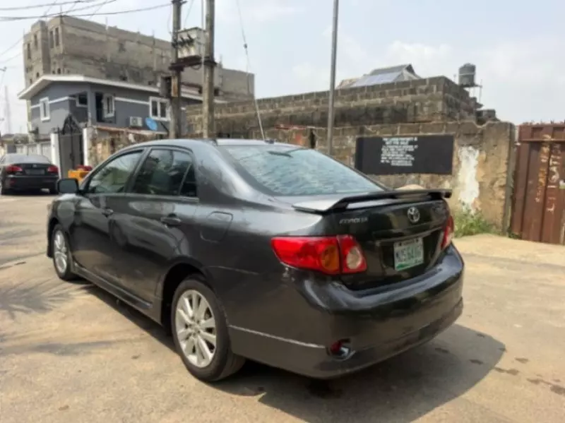 Toyota Corolla   - 2010