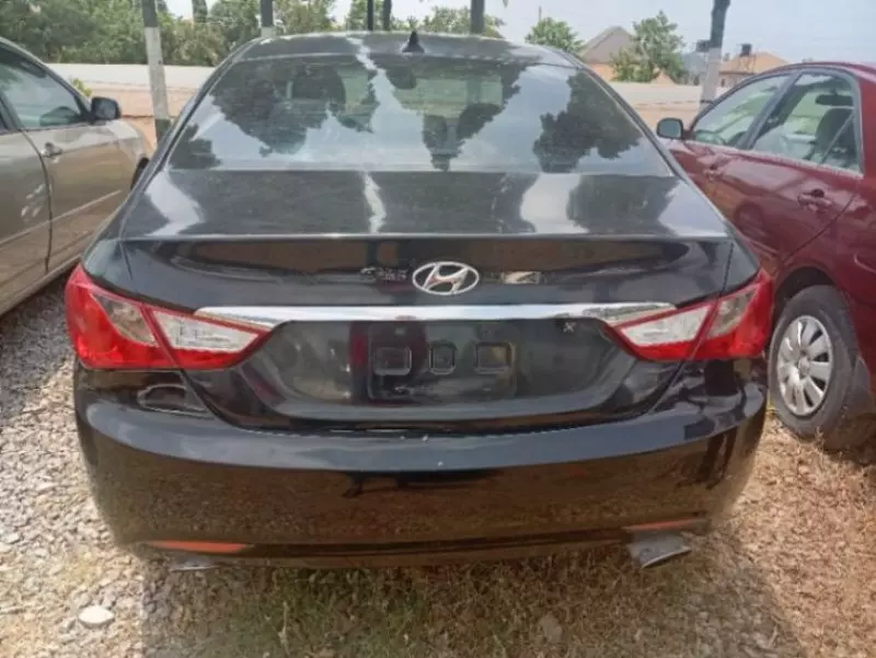 Hyundai Sonata   - 2011
