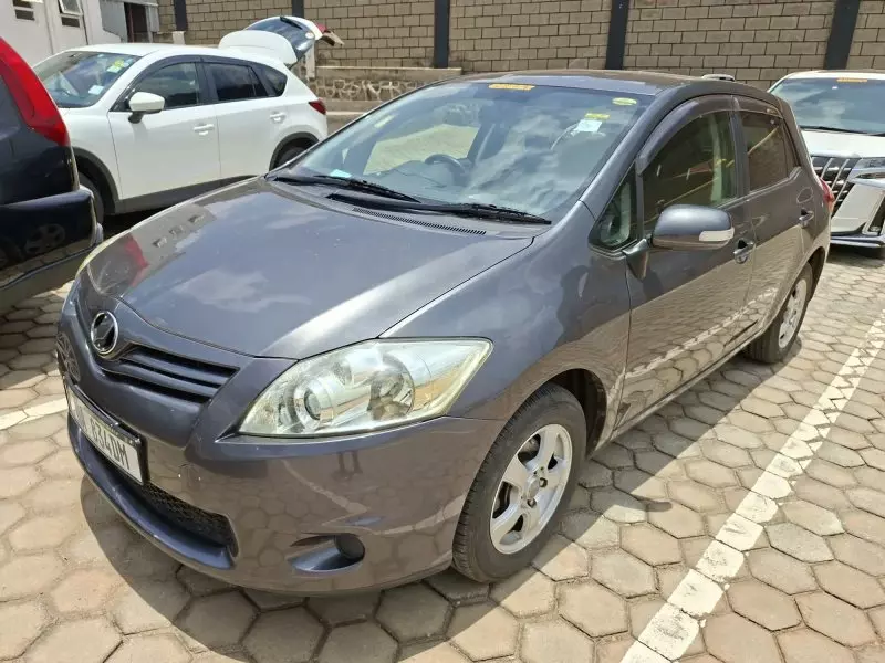 Toyota Auris   - 2012