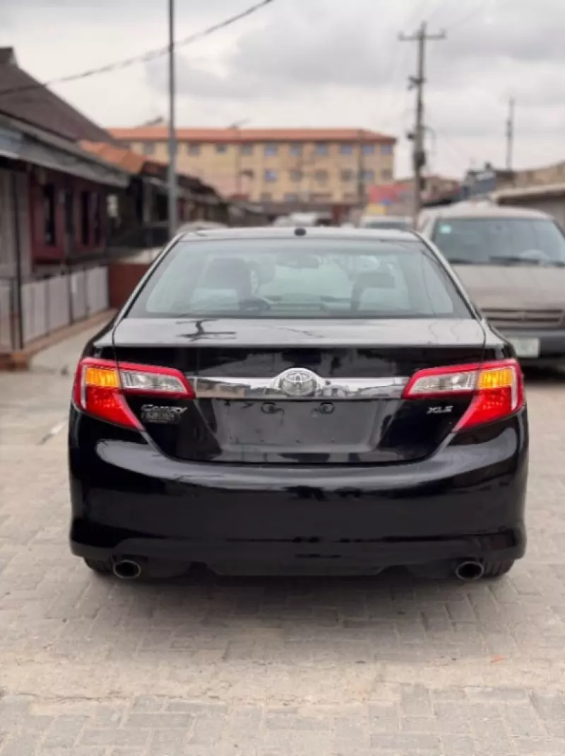Toyota camry   - 2012