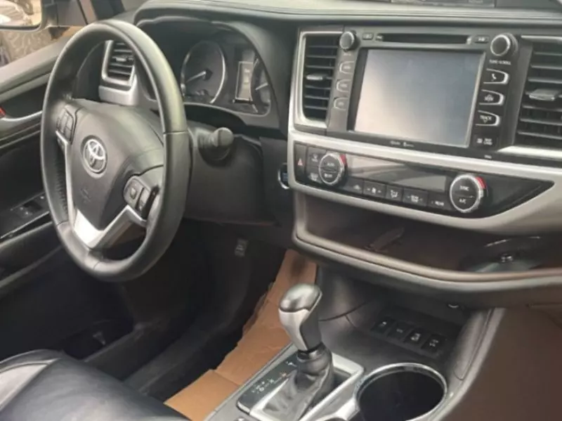 Toyota Highlander   - 2016