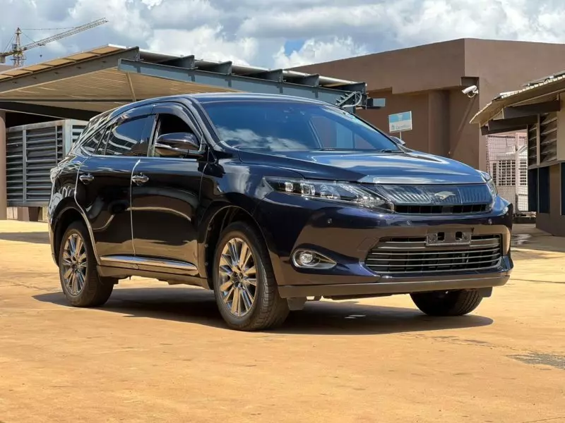 Toyota Harrier   - 2017
