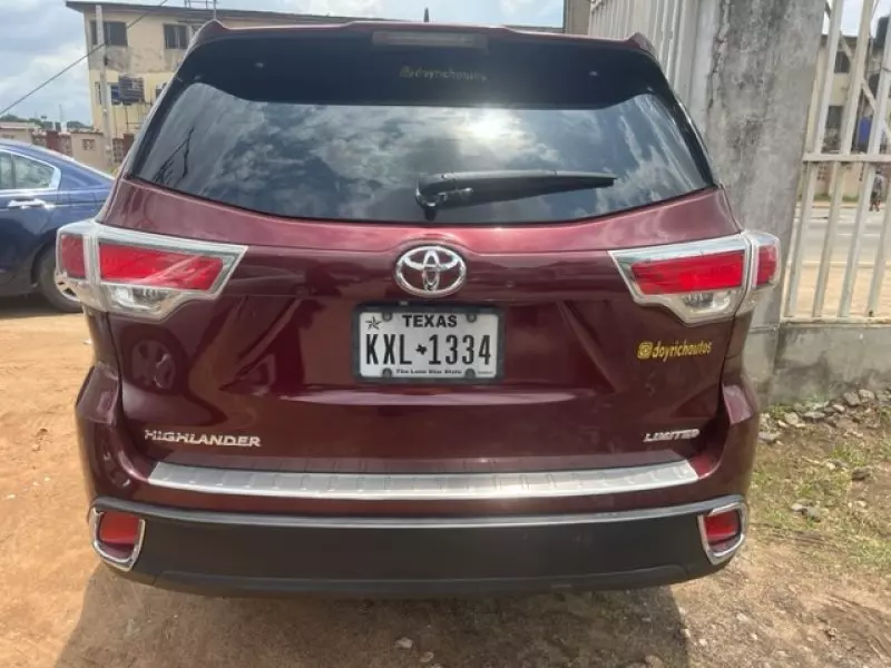 Toyota Highlander   - 2015
