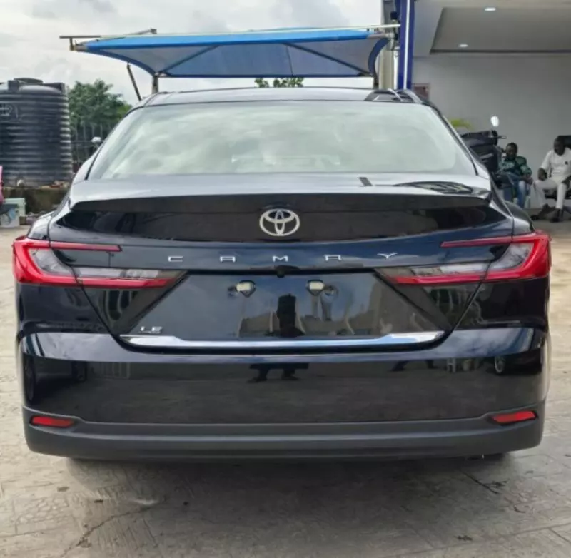 Toyota Camry   - 2025