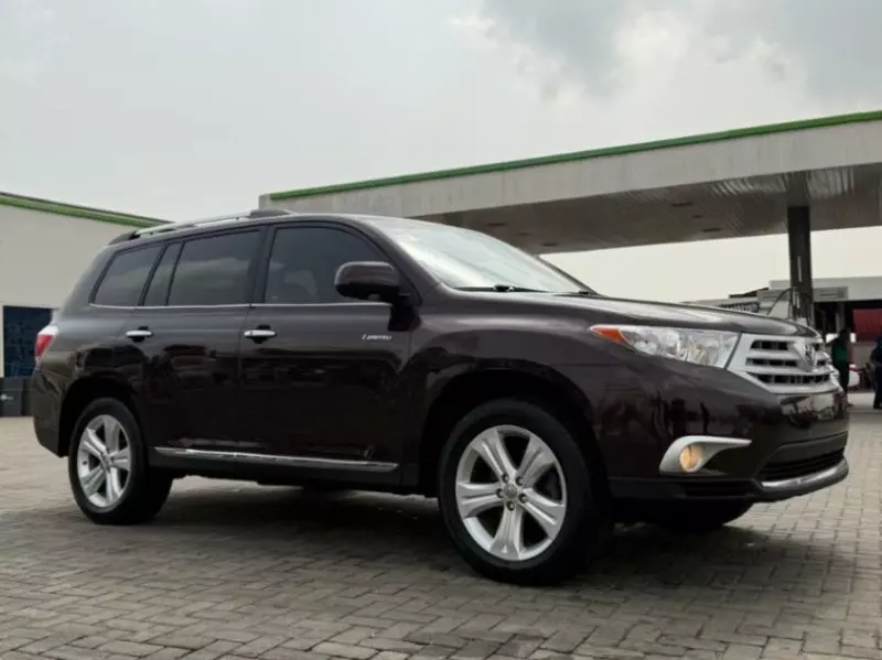 Toyota Highlander   - 2013