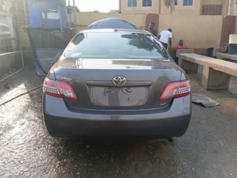 Toyota Camry   - 2011