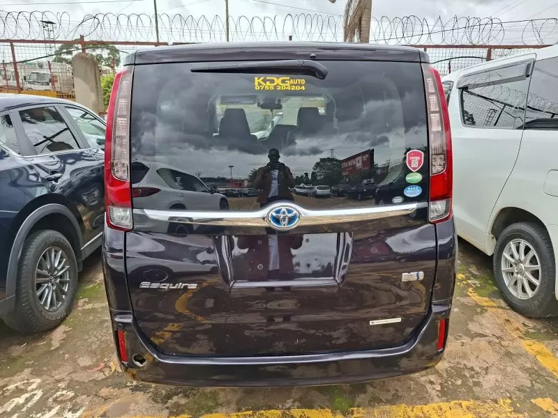 Toyota esquire   - 2016