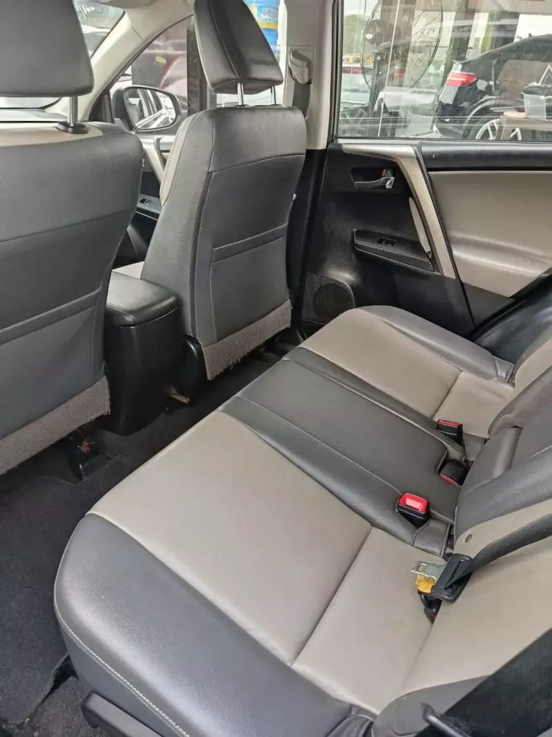 Toyota RAV 4   - 2015