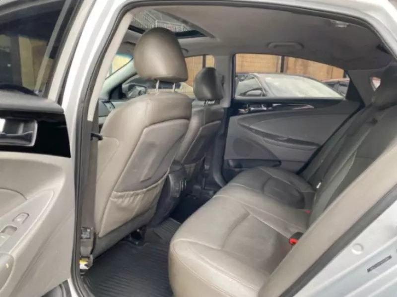 Hyundai Sonata   - 2011