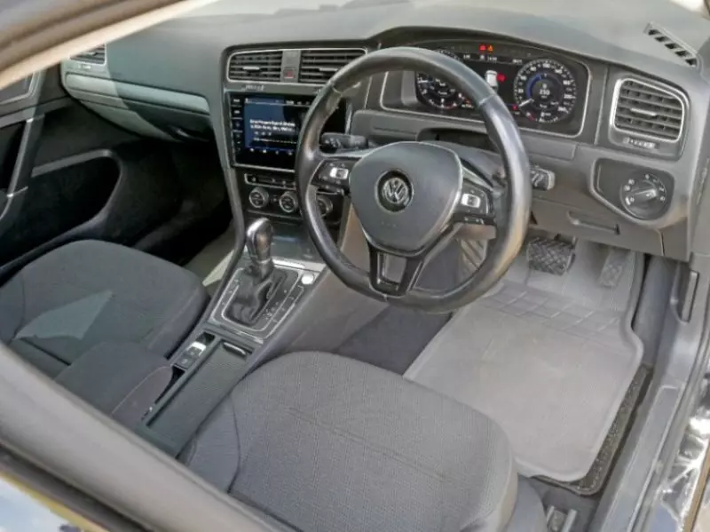 Volkswagen Golf   - 2018