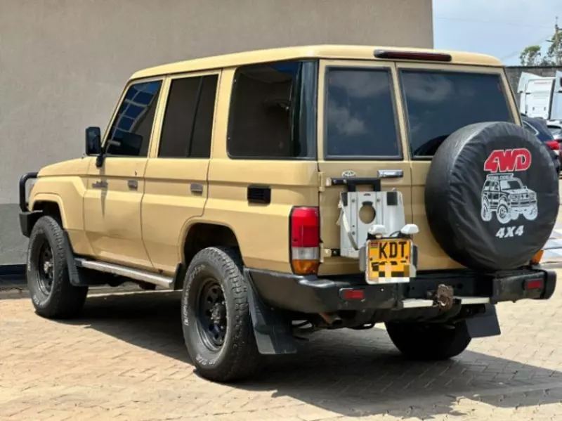Toyota Landcruiser 76   - 2018