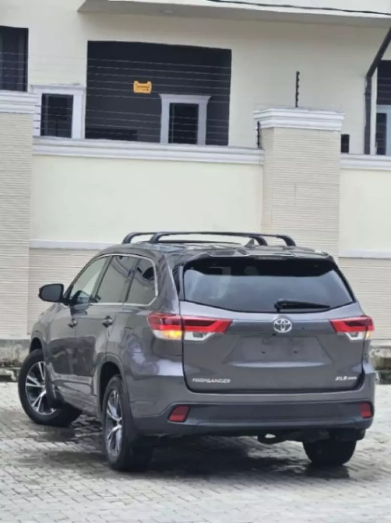 Toyota Highlander   - 2017