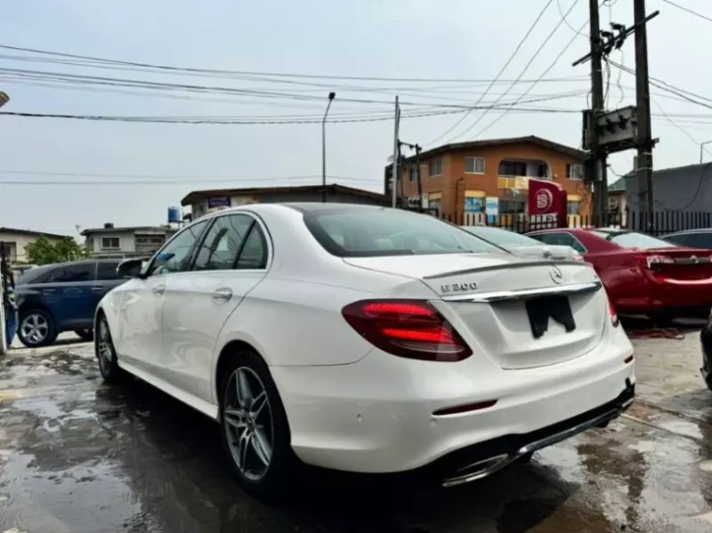 Mercedes-Benz E 300   - 2019