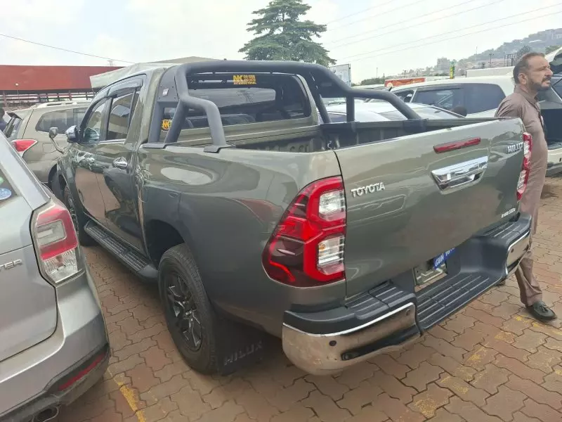 Toyota Hilux   - 2022