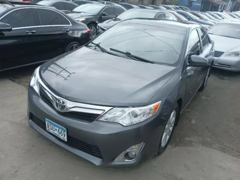 Toyota camry   - 2013