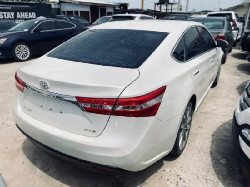 Toyota Avalon   - 2014