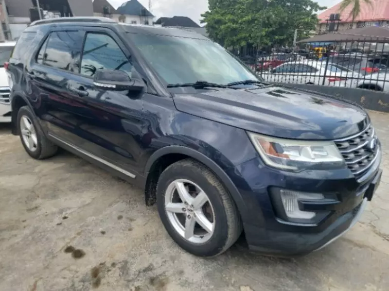 Ford Explorer   - 2017