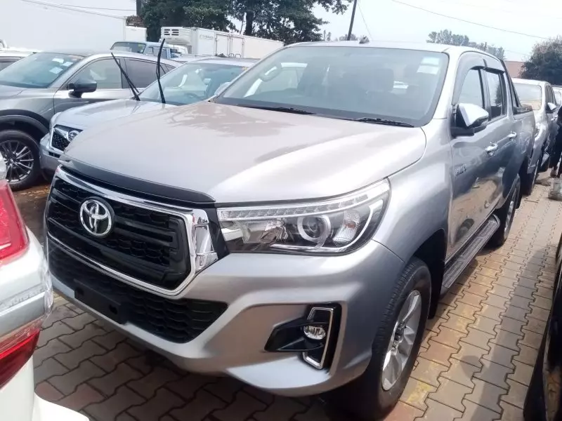 Toyota Hilux   - 2019