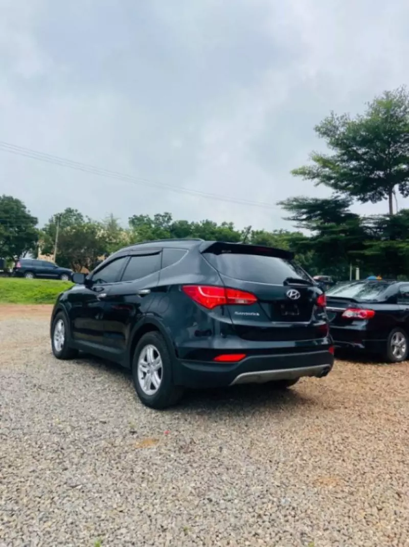 Hyundai Santa Fe   - 2015