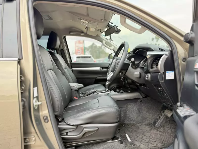 Toyota Hilux    - 2021