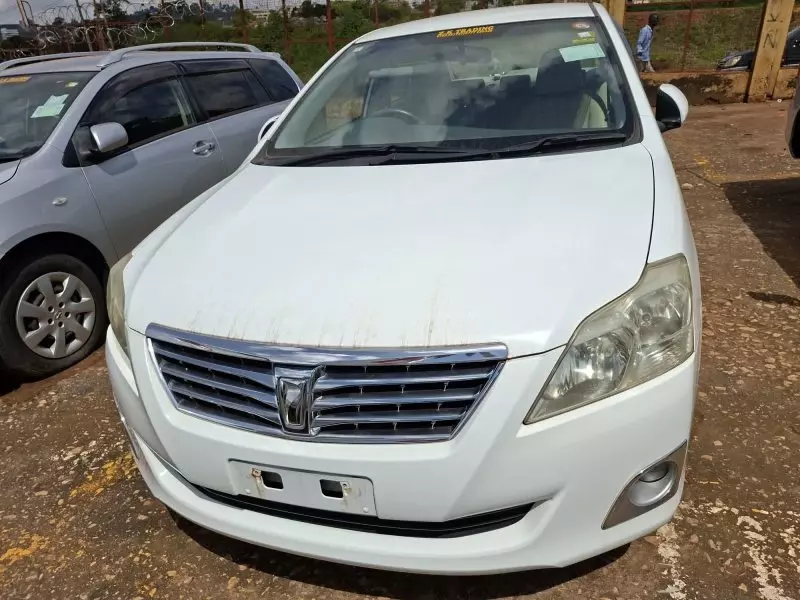 Toyota Premio    - 2012