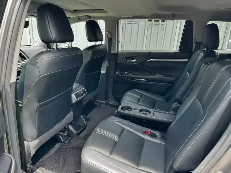 Toyota Highlander   - 2017