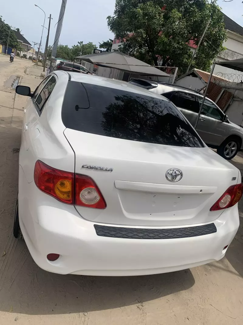 Toyota corolla   - 2009