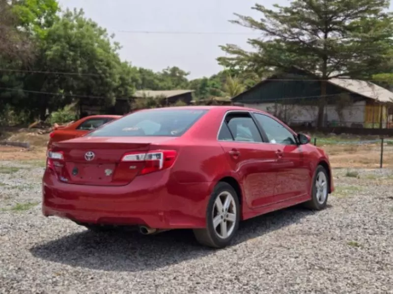 Toyota Camry   - 2013