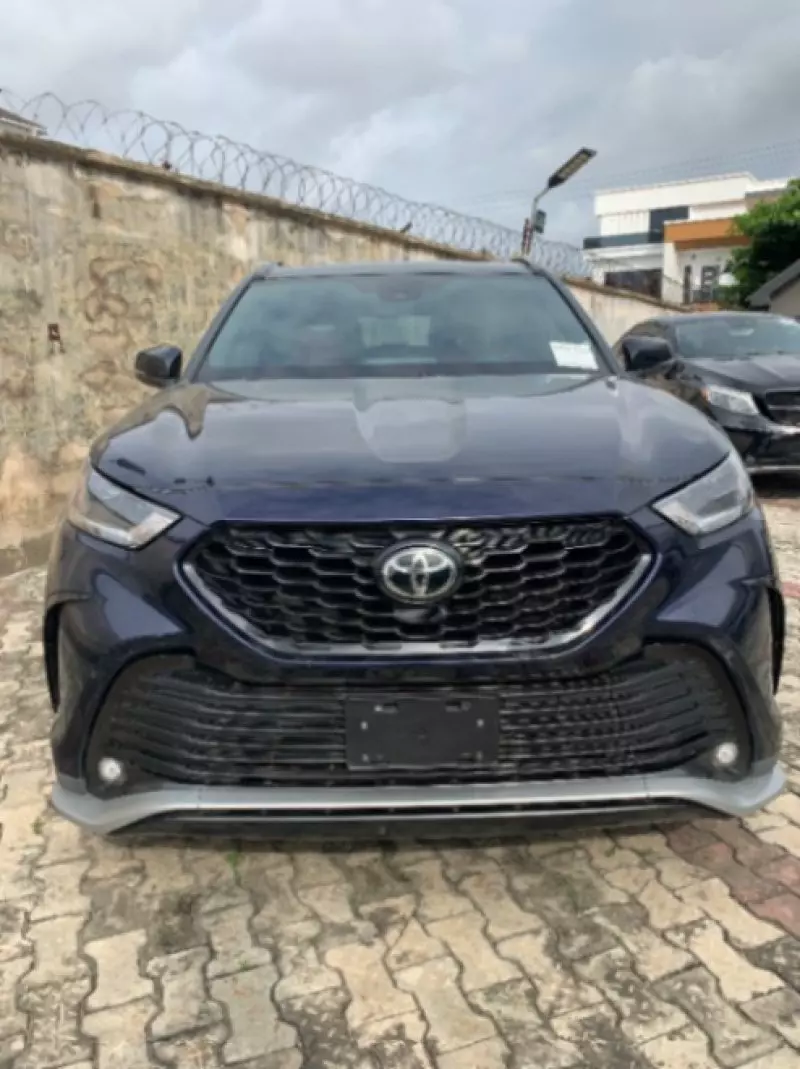 Toyota Highlander   - 2021