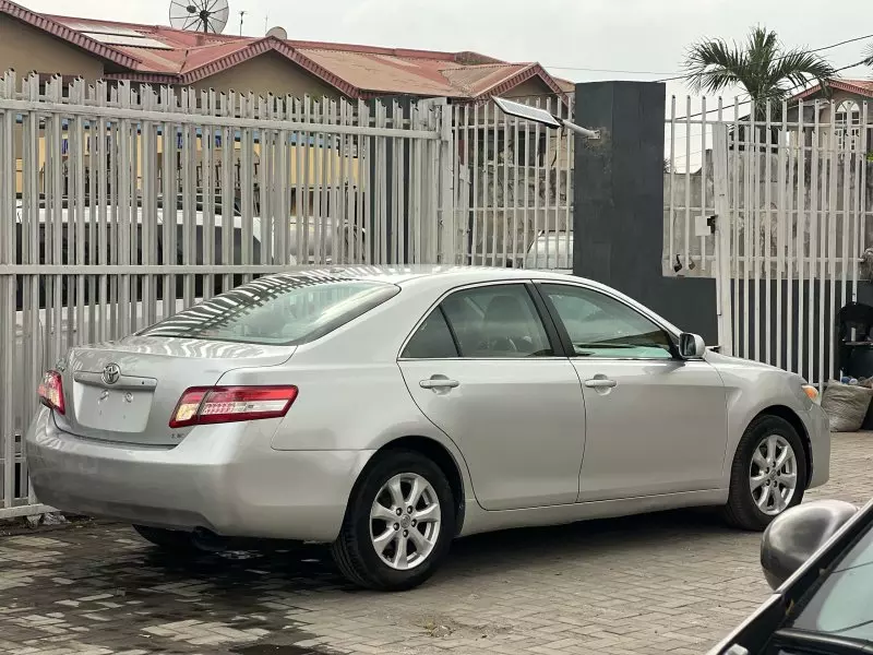 Toyota Camry   - 2011