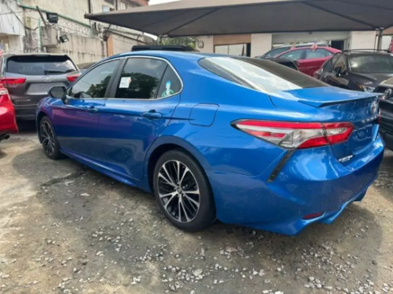 Toyota Camry   - 2018