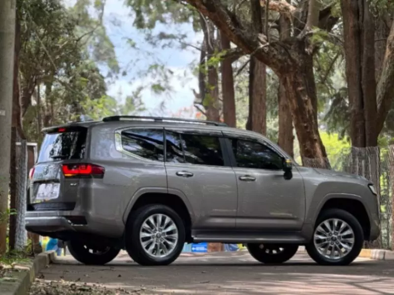 Toyota Landcruiser 300   - 2021