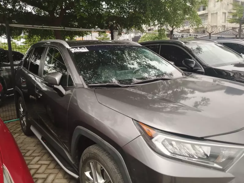 Toyota RAV 4   - 2019