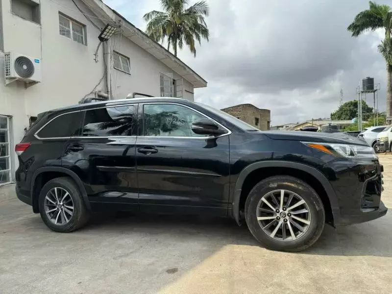 Toyota Highlander   - 2017