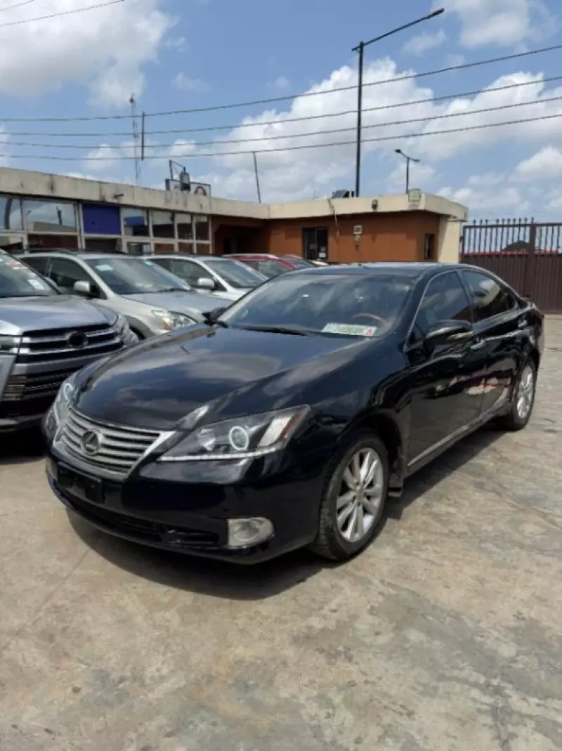 Lexus ES 350   - 2010