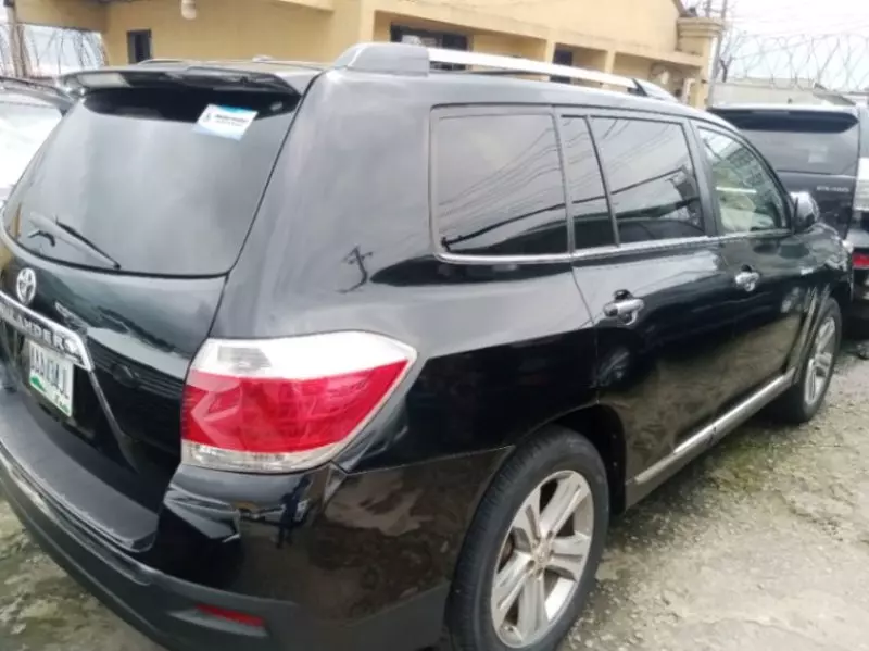 Toyota Highlander   - 2011