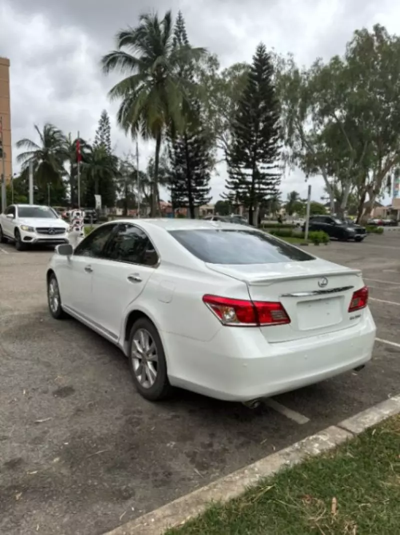 Lexus ES 350   - 2012