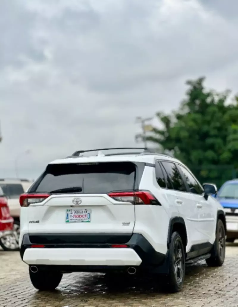 Toyota RAV 4   - 2019