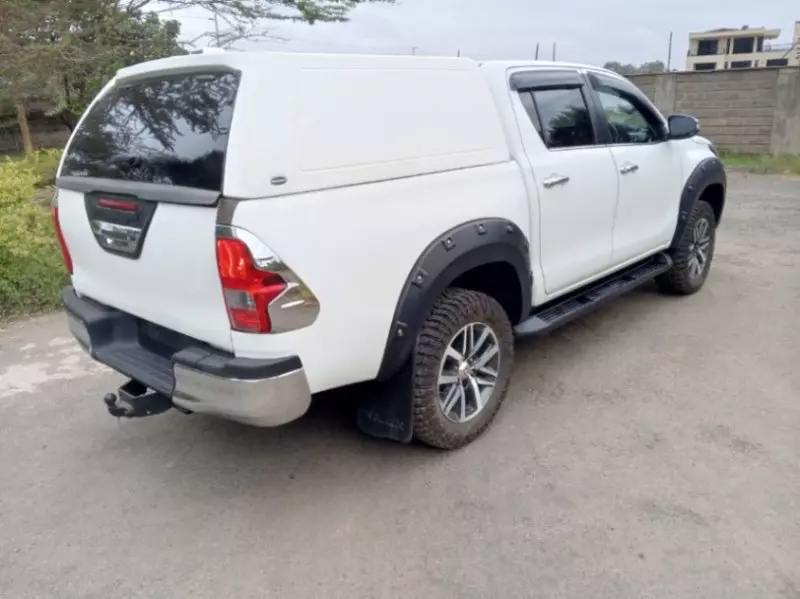 Toyota Hilux   - 2018